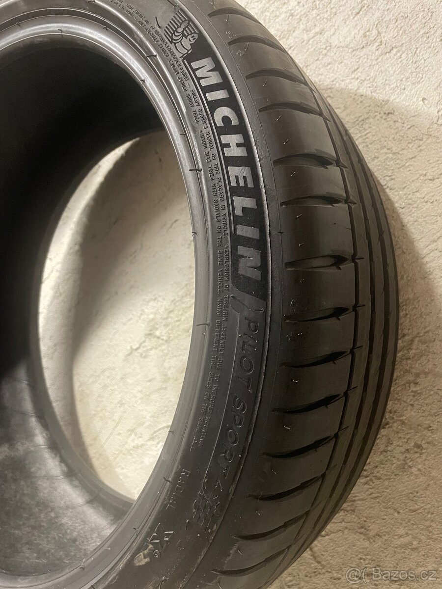 Nove Michellin pilot sport 225/40 R18 - 4