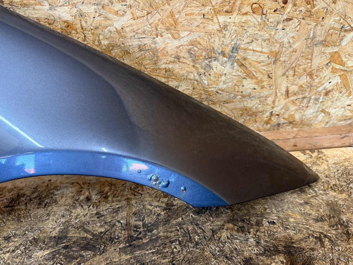 PRAVÝ PŘEDNÍ BLATNÍK BMW E90/91 SPARKLING GRAPHITE - 4