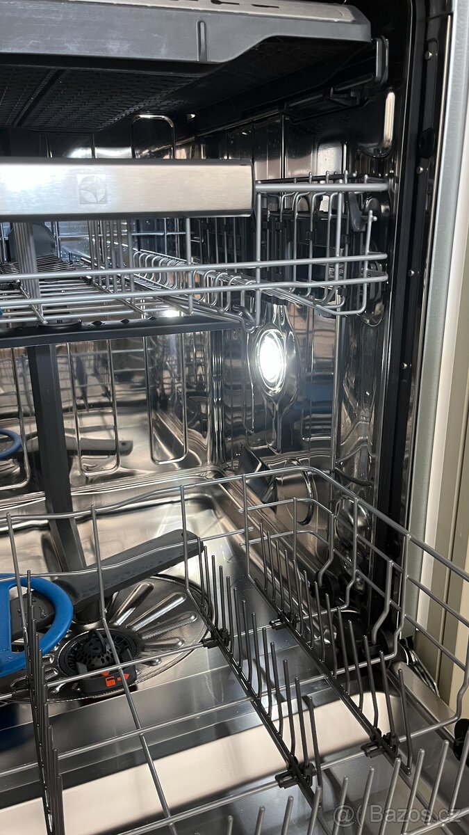 Nová myčka nádobí Electrolux série 700 ClassCare - 4