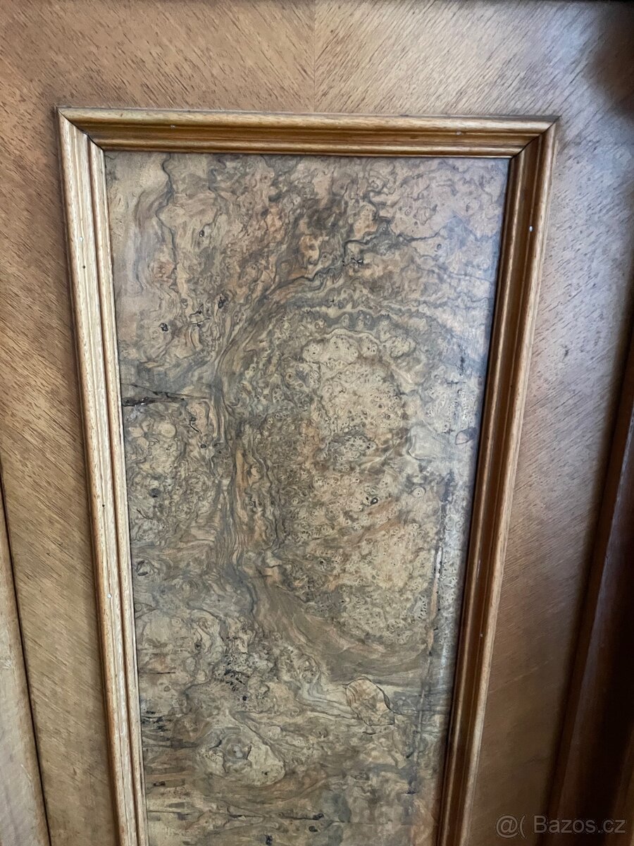 Starožitná skříň - 4