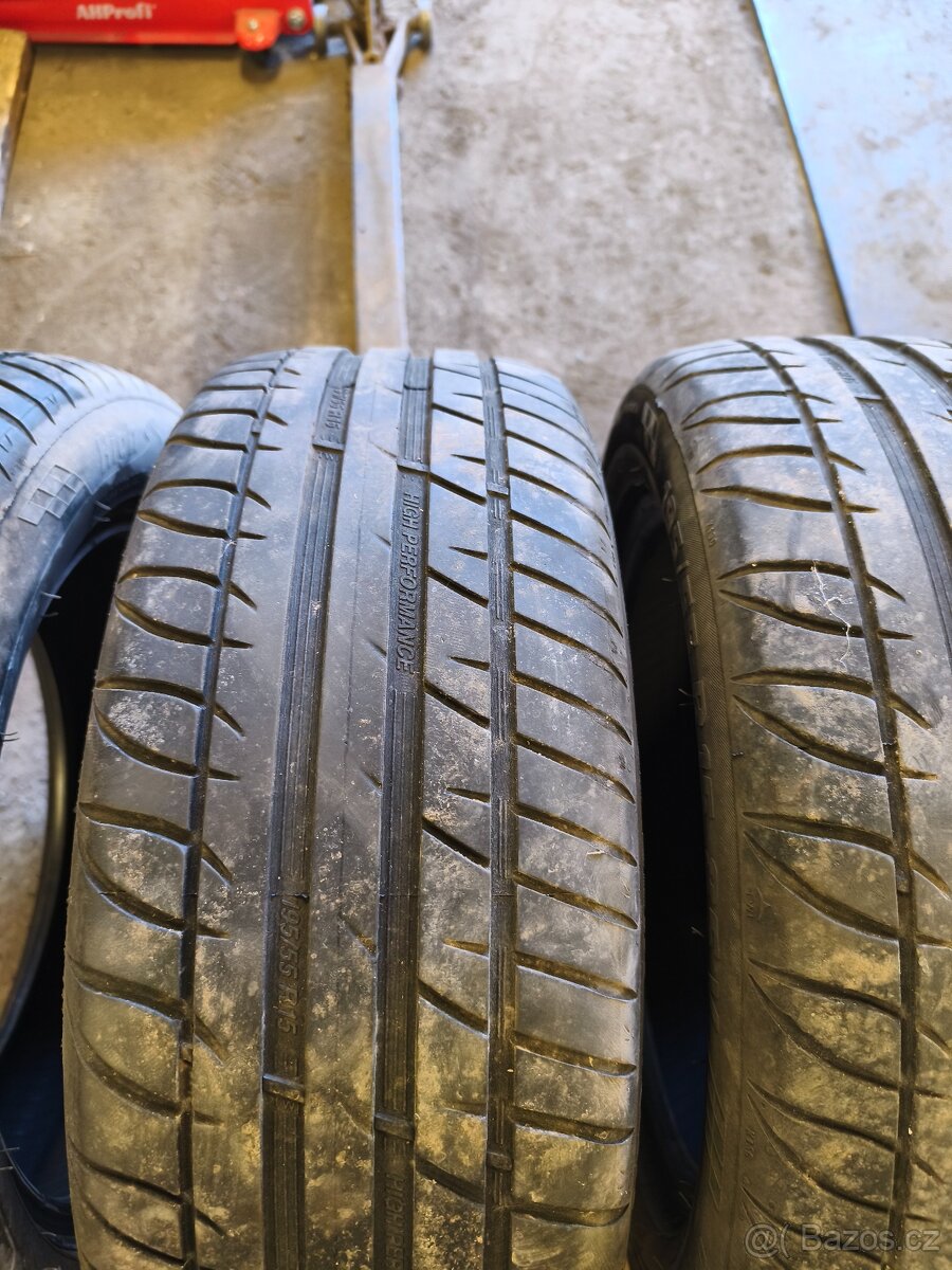 Pneu 195/55 R15 - 4