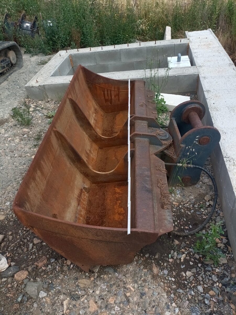 Lžíce svahová hydraulická 200 cm - 4