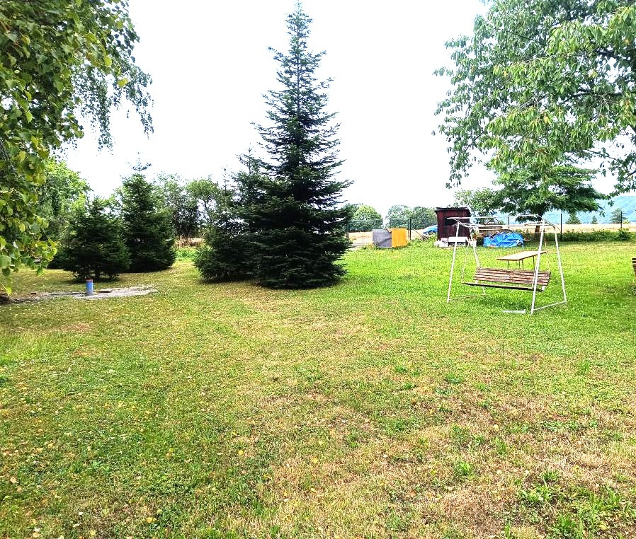 Krásná stavební parcela na prodej v klidném prostředí - 4