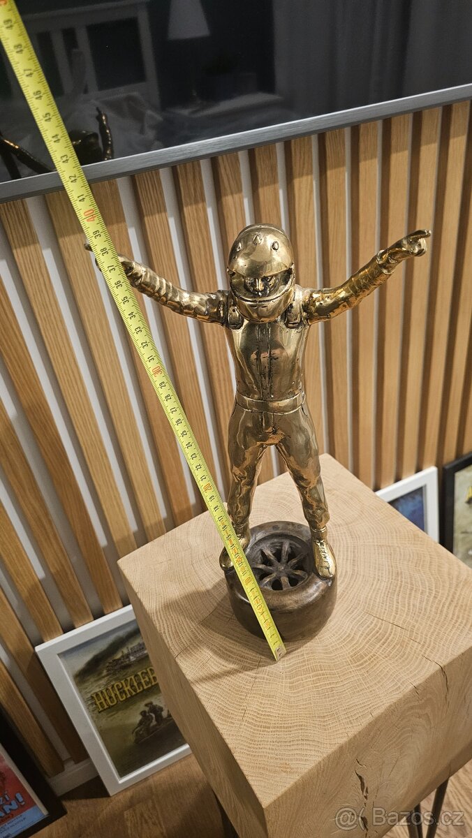 Bronzová soška pilot F1 - 4