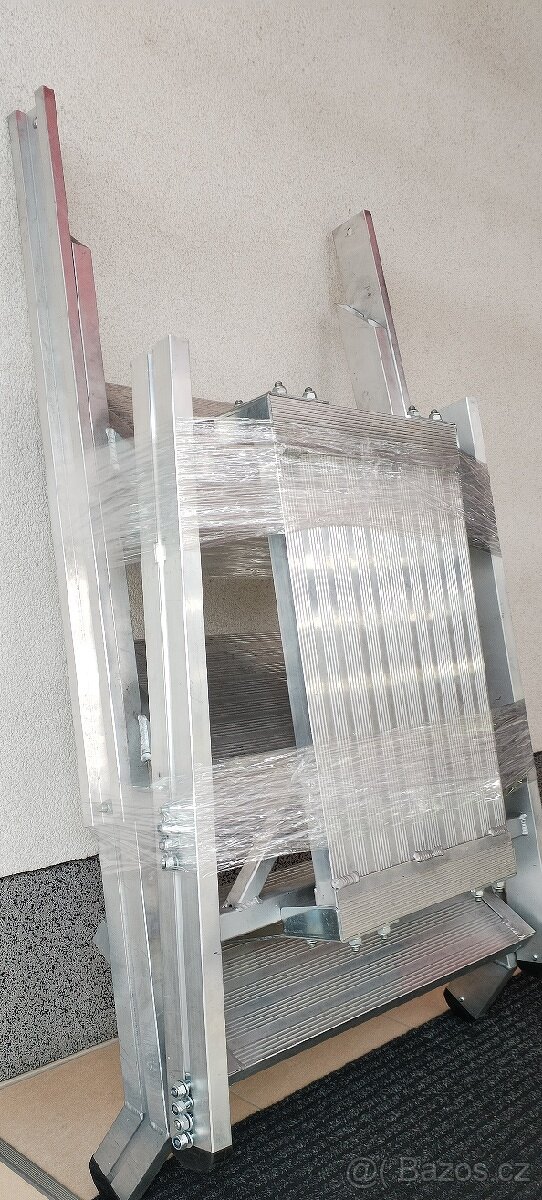 Montážní hlinikové schůdky nosnost 300kg - 4