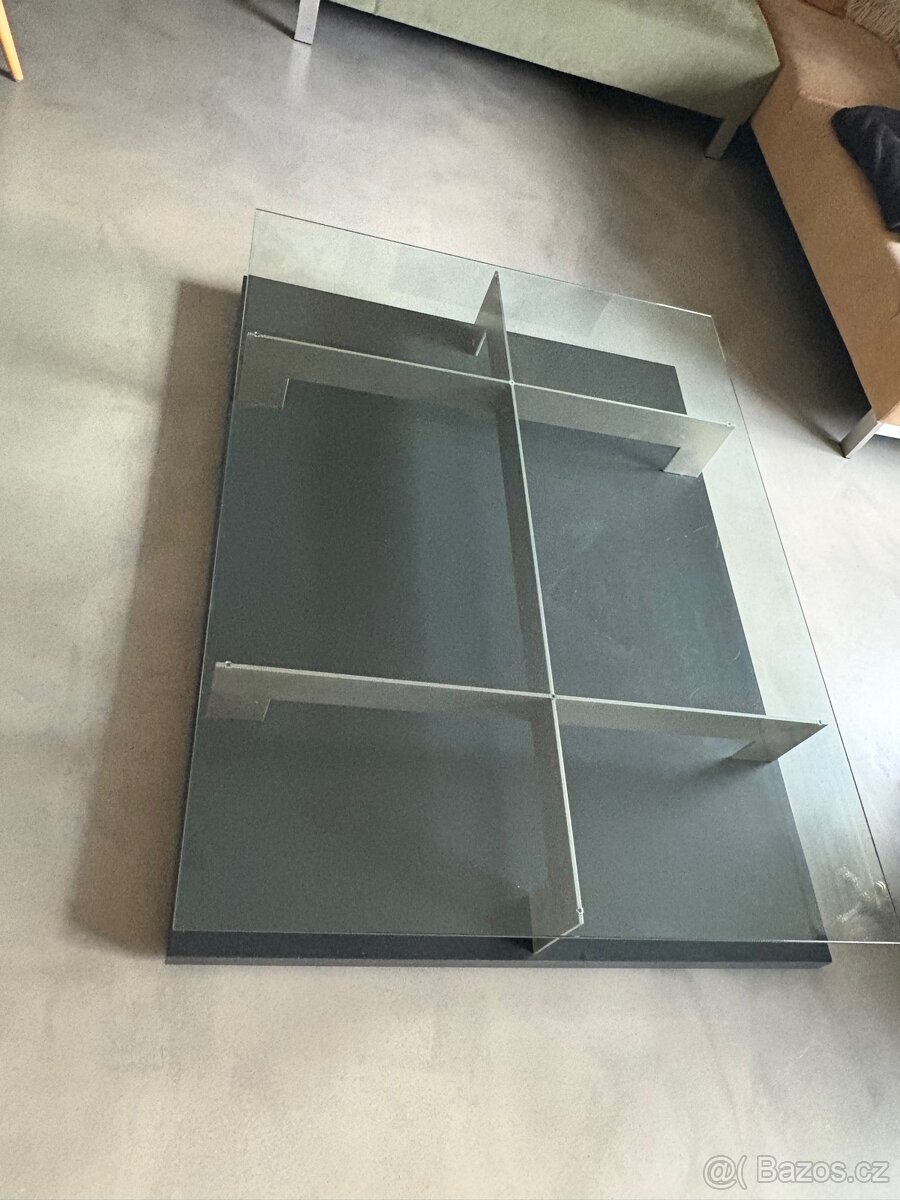 Konferencni stolek - 4