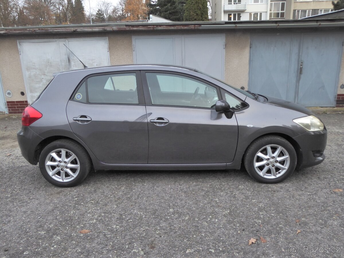 Toyota Auris 1,4 D-4D - 4