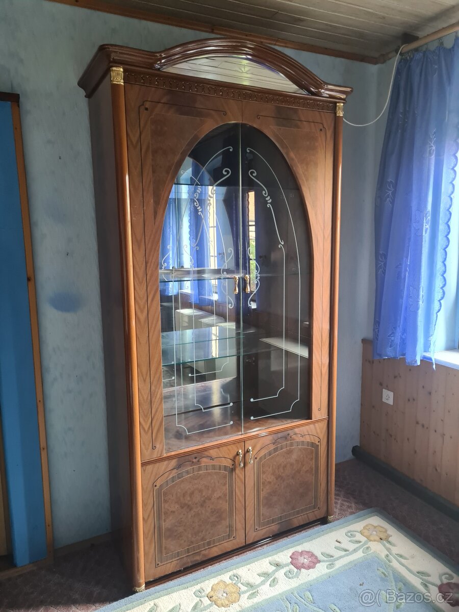 Prosklené skříně 2ks - 4