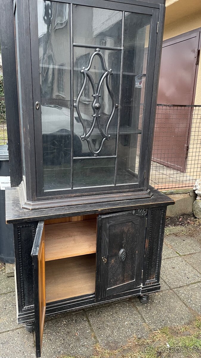 Skleněná vitrína z masívu - 4