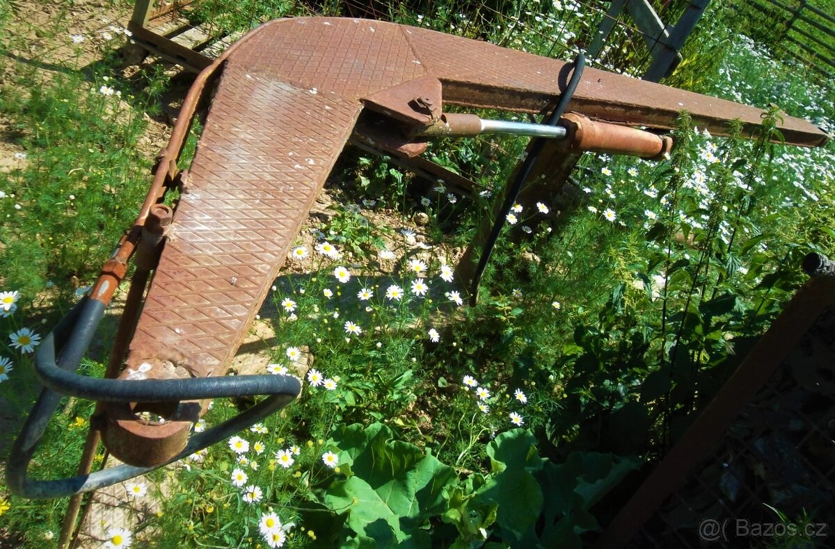 Čelní nakladač, výložník, hydraulické válce - 4