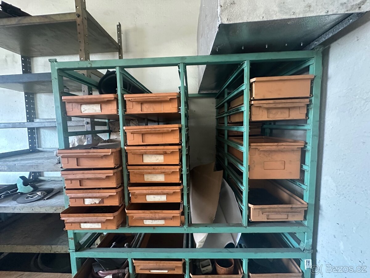 Šuflíkové regály do dílny - 4