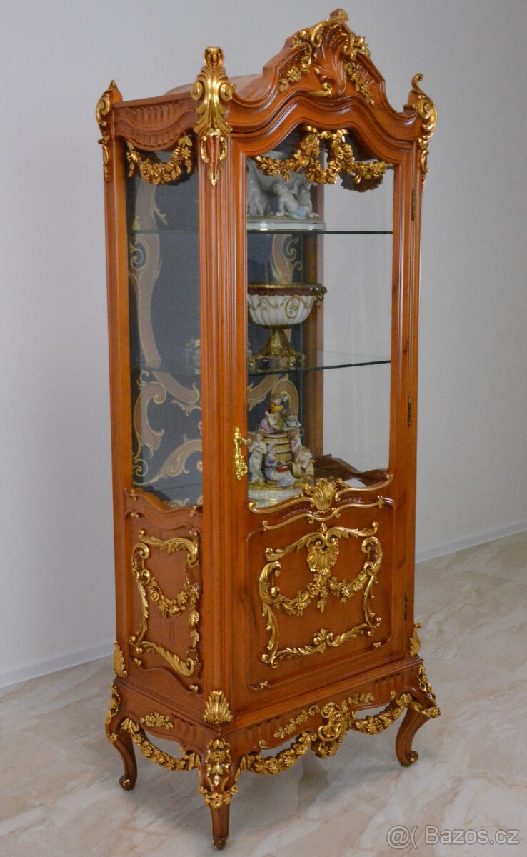 Zámecká vitrína - masiv - 4