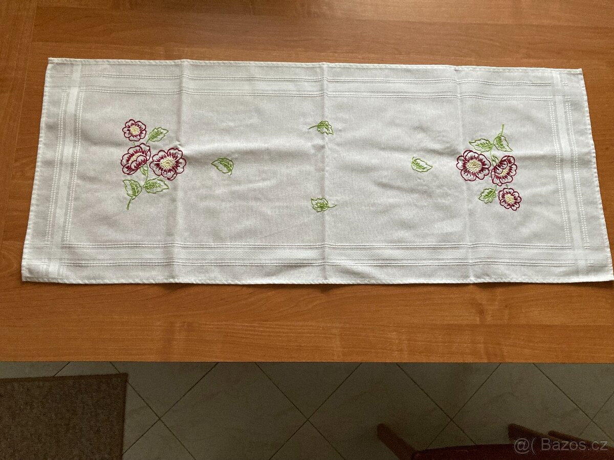Vyšívané dečky a ubrusy - 4