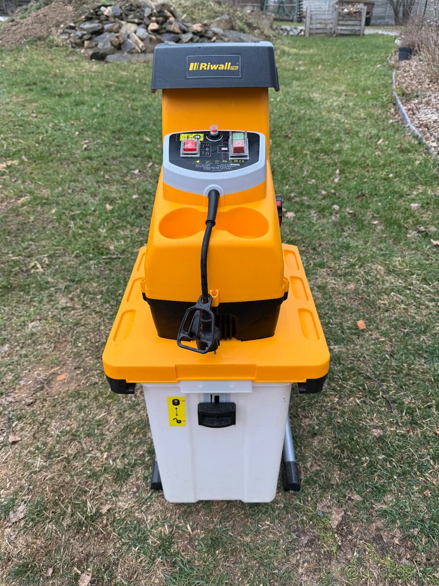 Štěpkovač Riwall Pro RES3044B - 4