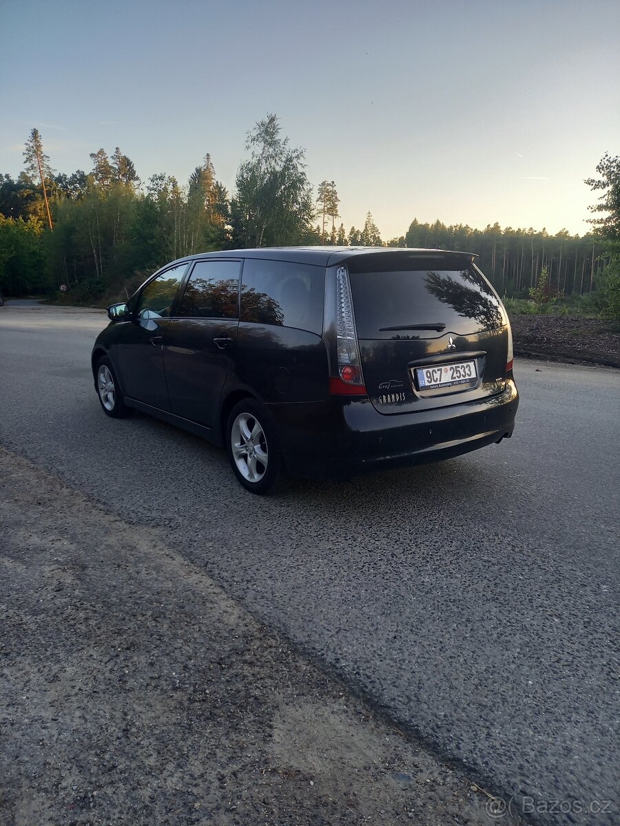 Mitsubishi Grandis - 4