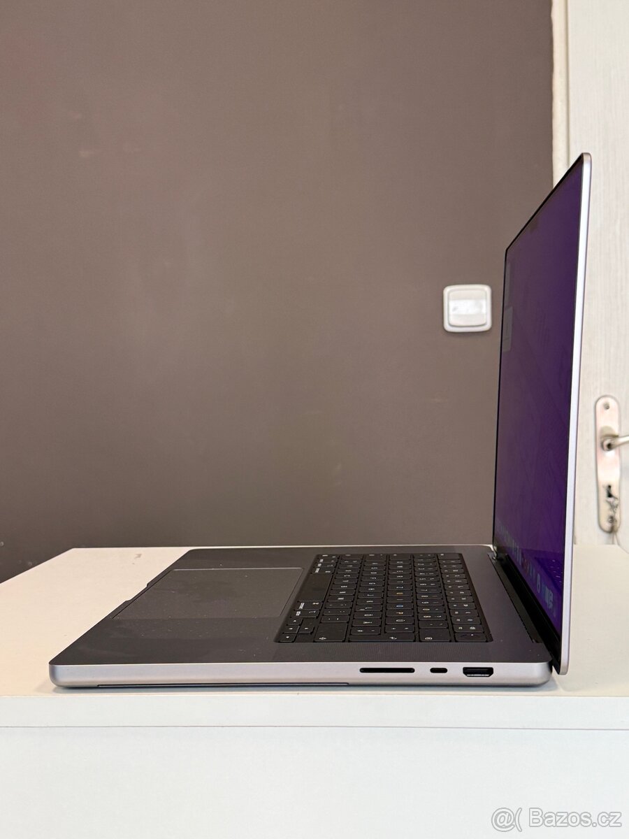 MacBook PRO 16” M1 MAX 64/2 TB - 4