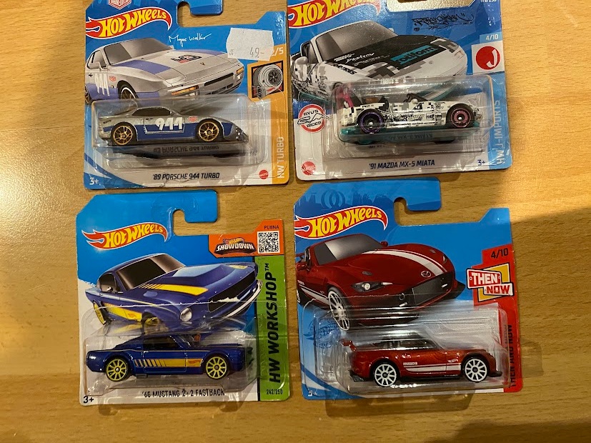 Hotwheels modely celkem 14 kusů vč. 3 specielních - 4