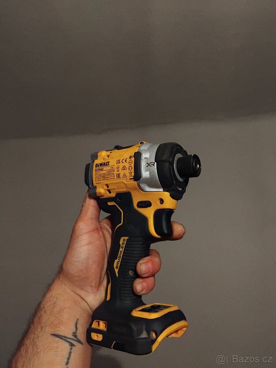 DeWalt rázový utahovák - 4