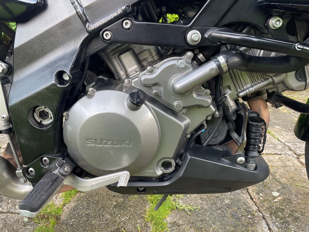 Suzuki V-STROM 1000 - 4