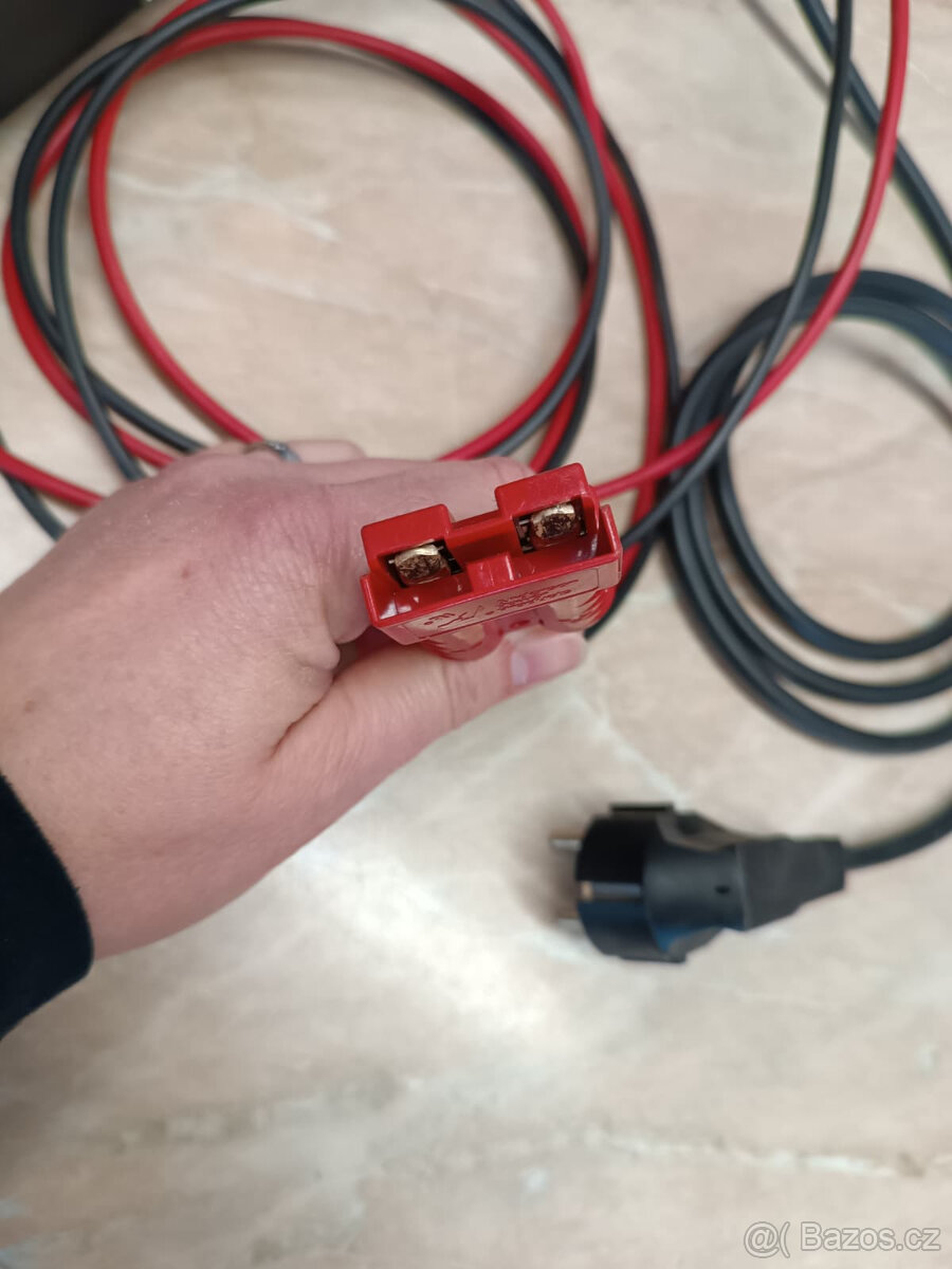 Nabíječka trakčních baterií k úklidovému stroji - 4