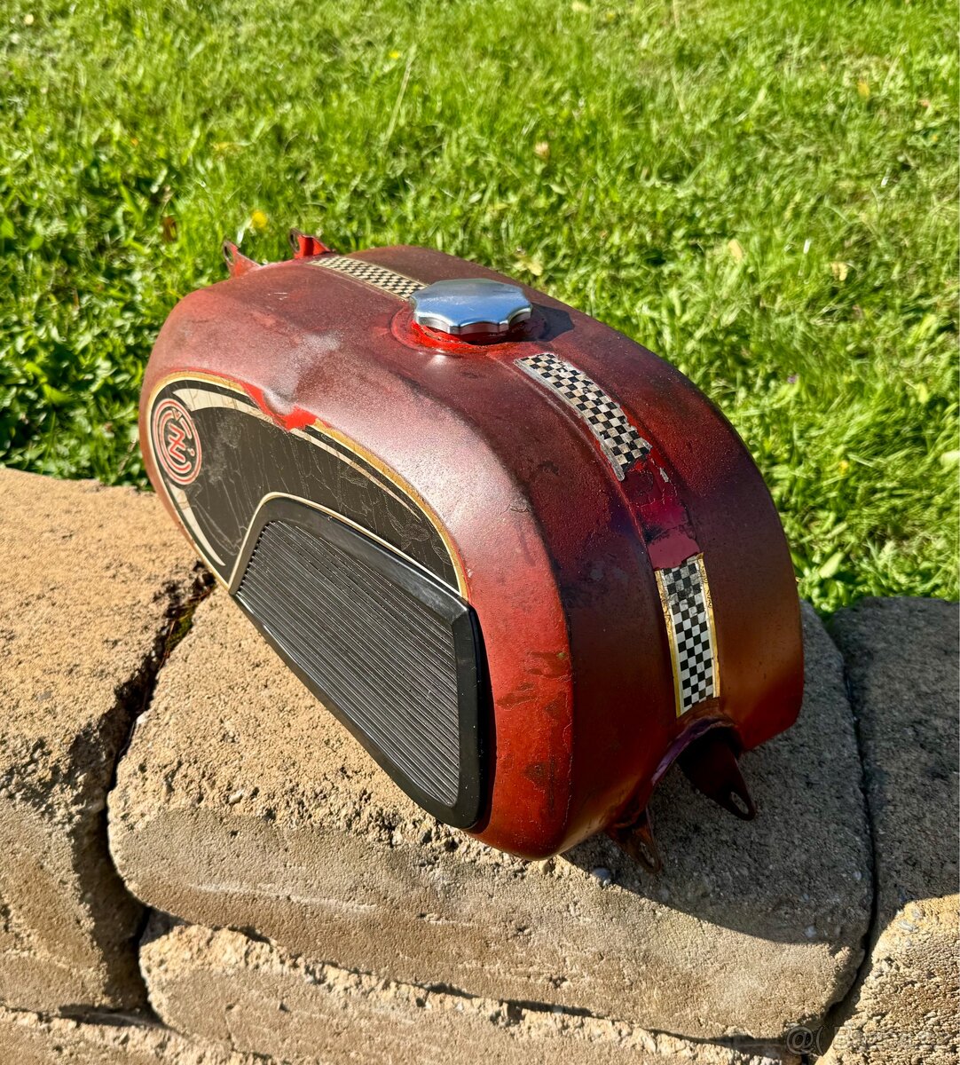 ČZ 125 175 - nádrž s víčkem - 4