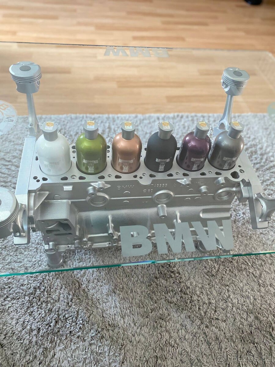 BMW designový stolek z bloku motoru - 4
