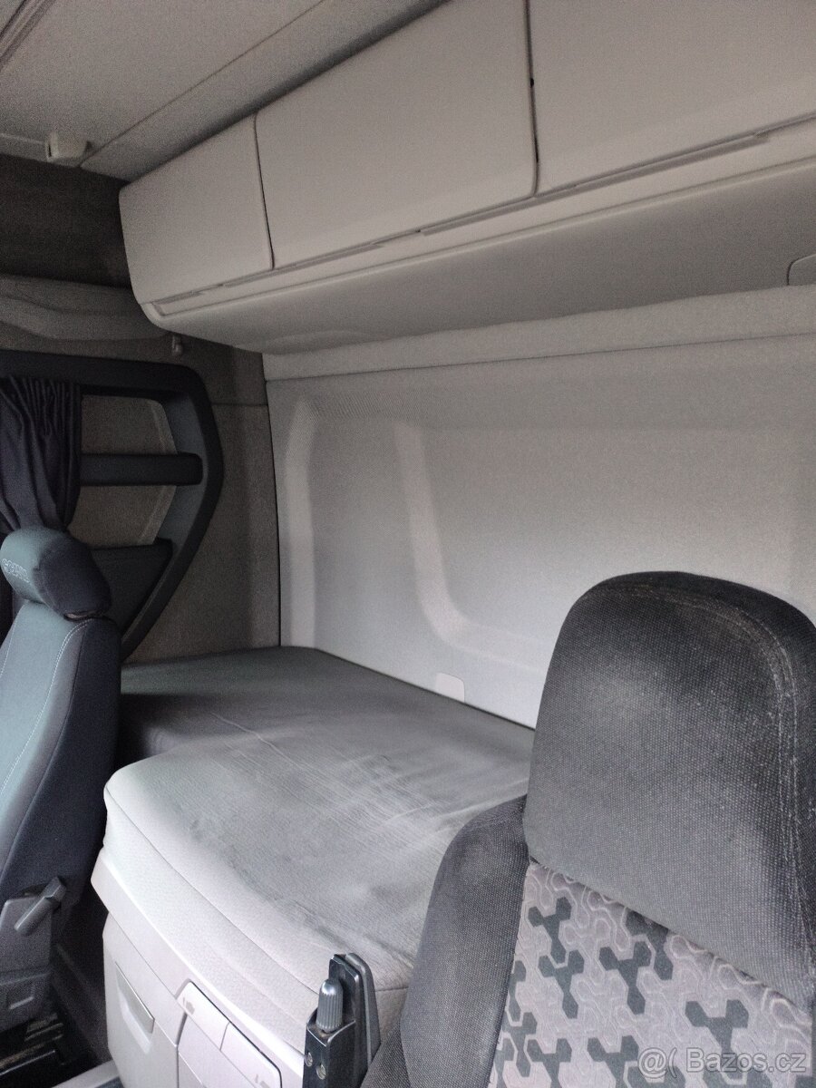 Řidič Scania 6X2 + klaničák - 4