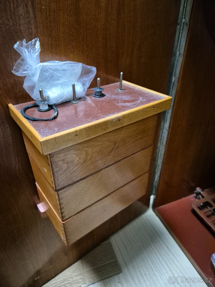 Šlapací šicí stroj Lada - 4