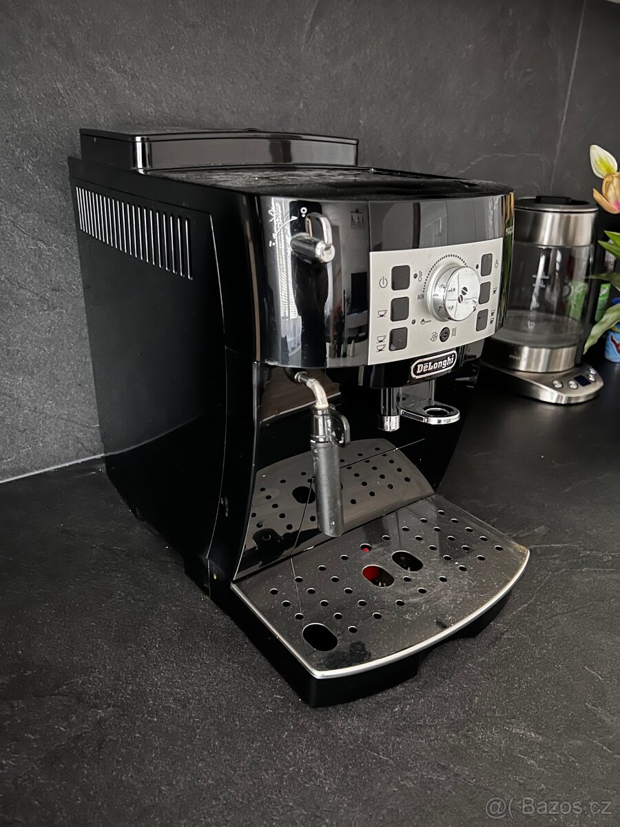 DeLonghi Magnifica S ECAM 22.110.B - 4