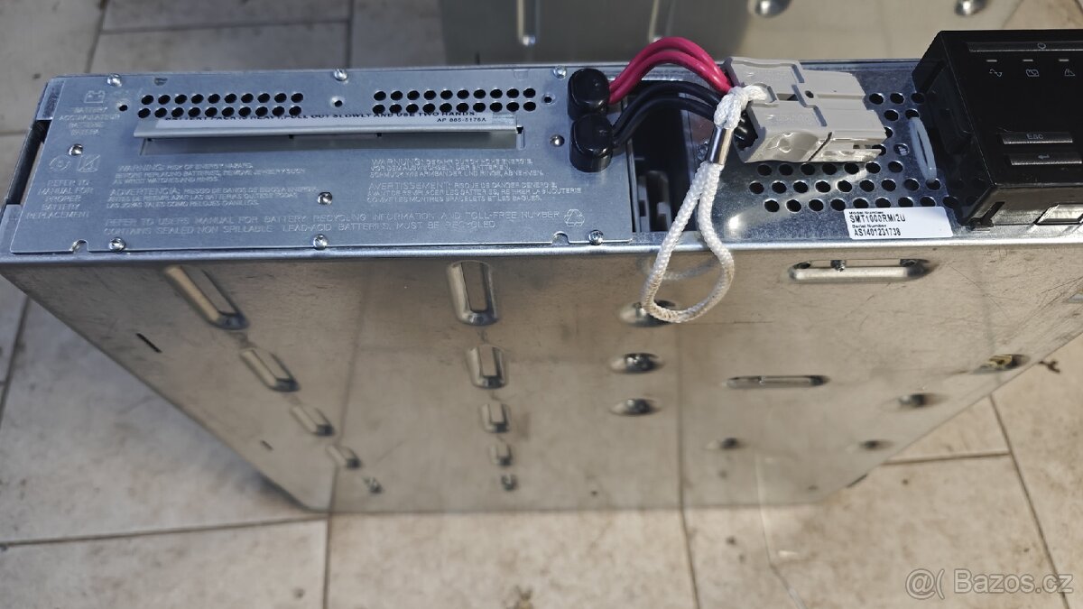2x profi UPS APC SMT1000RMI2U v perfektním stavu - 4