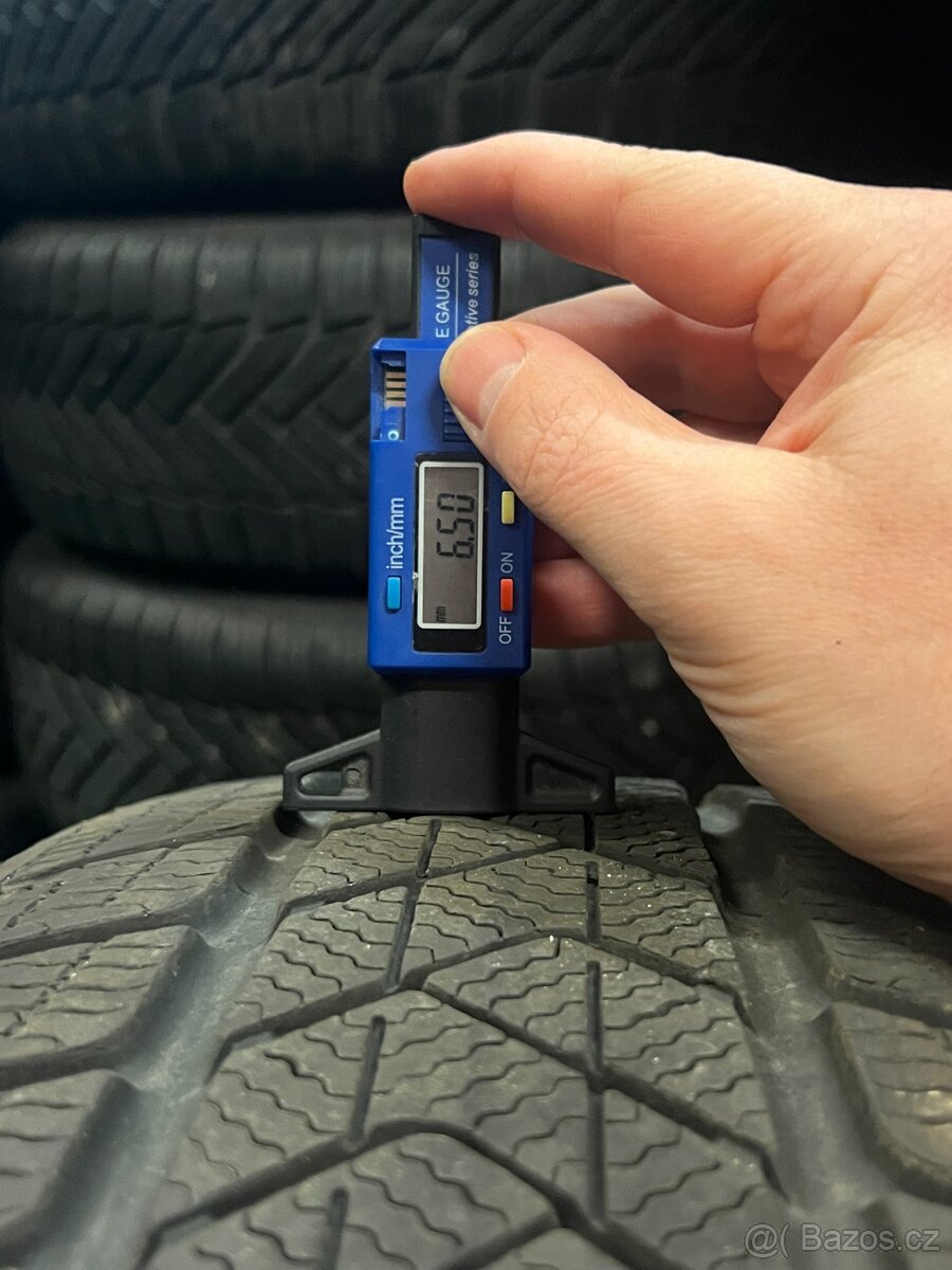 235/55R18 104H zimní pneumatiky PIRELLI 7mm - 4