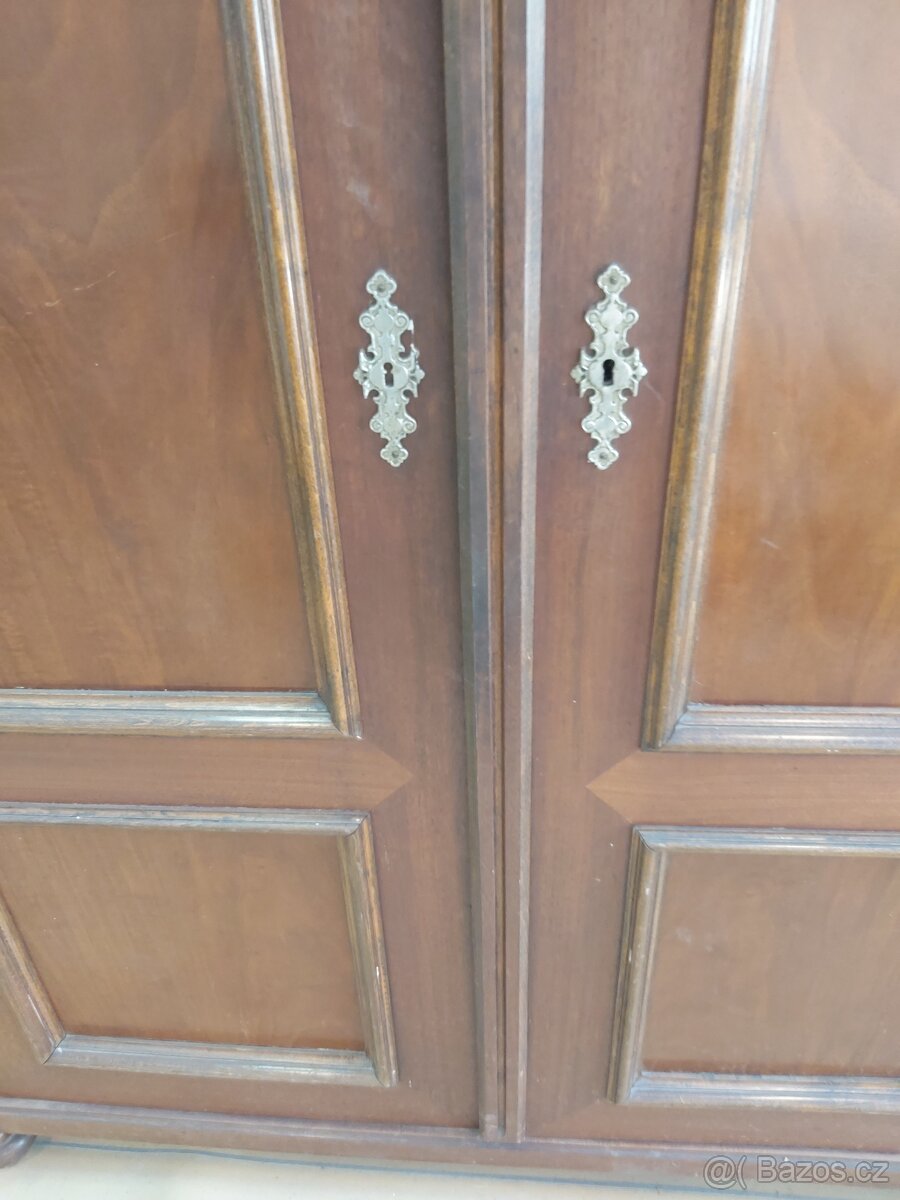 Starožitná skříň - 4