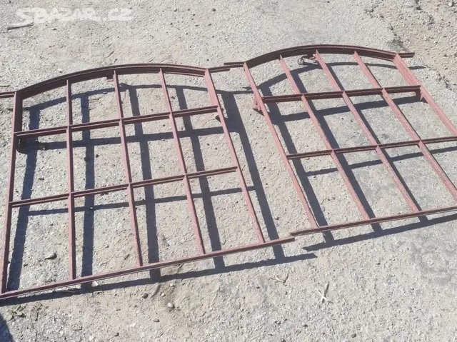 Staré železné okno, fabrické okno, 2 ks - 100x80cm - 4