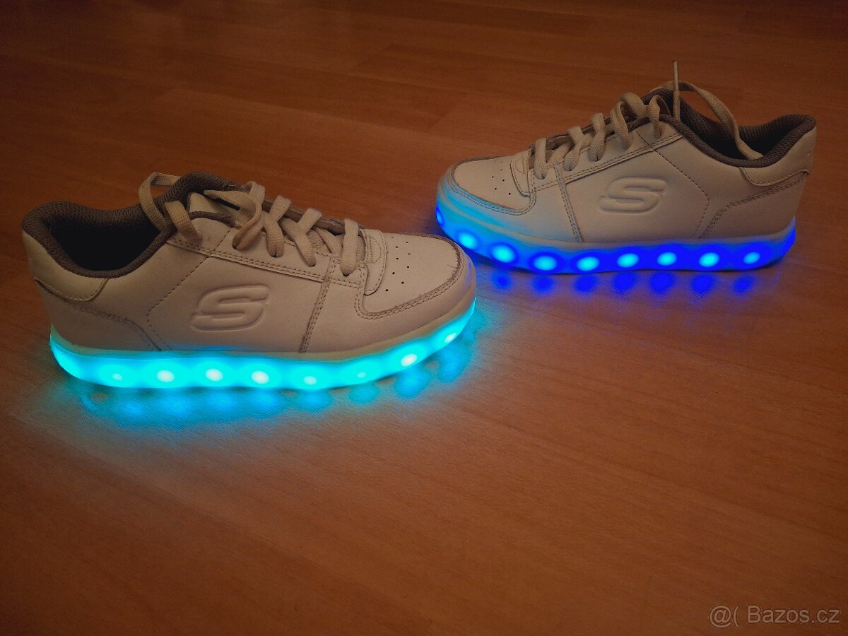 Dětské boty Skechers svítící vel. EUR 33,5 - 4