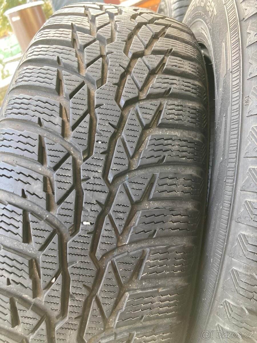 Prodám zimní pneu 185/65/R15 - 4