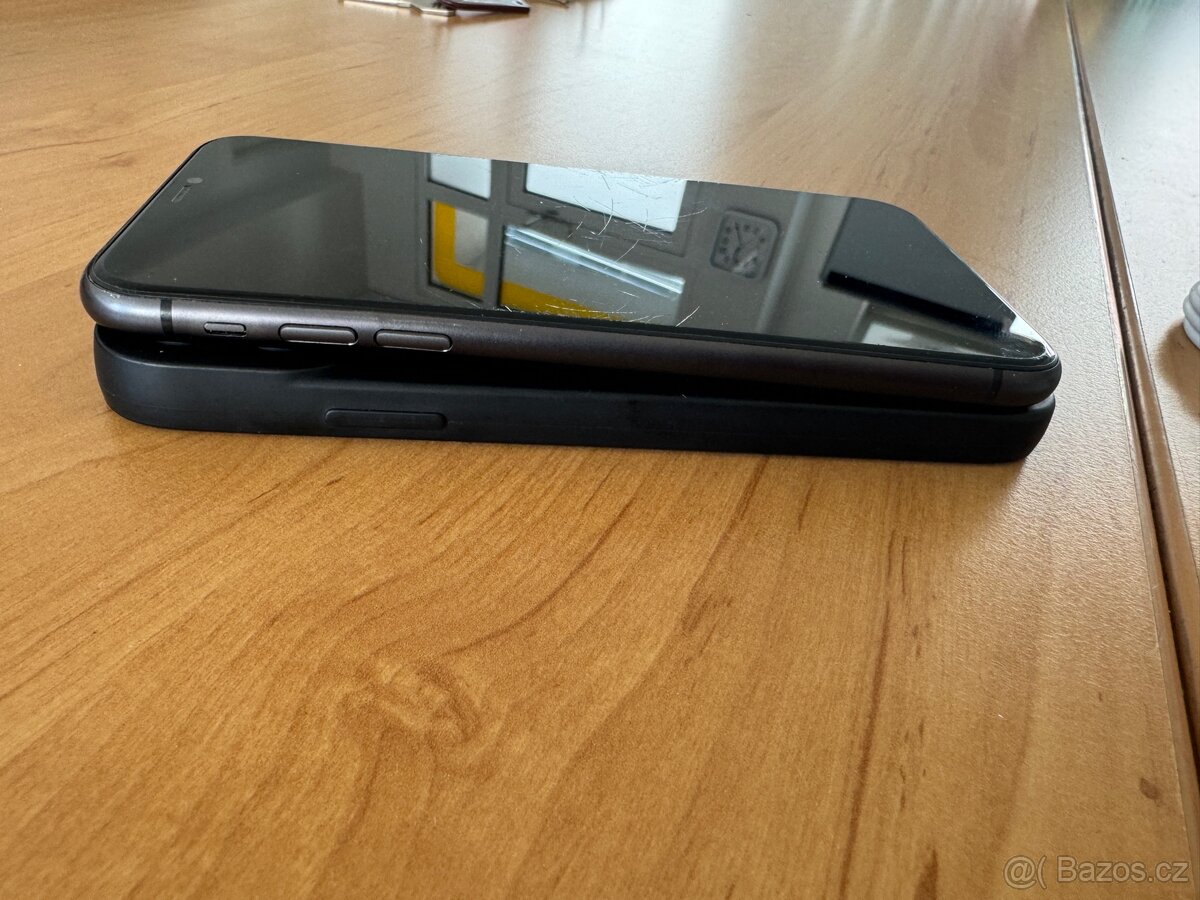 Apple iPhone XR 128GB – Černý - 4