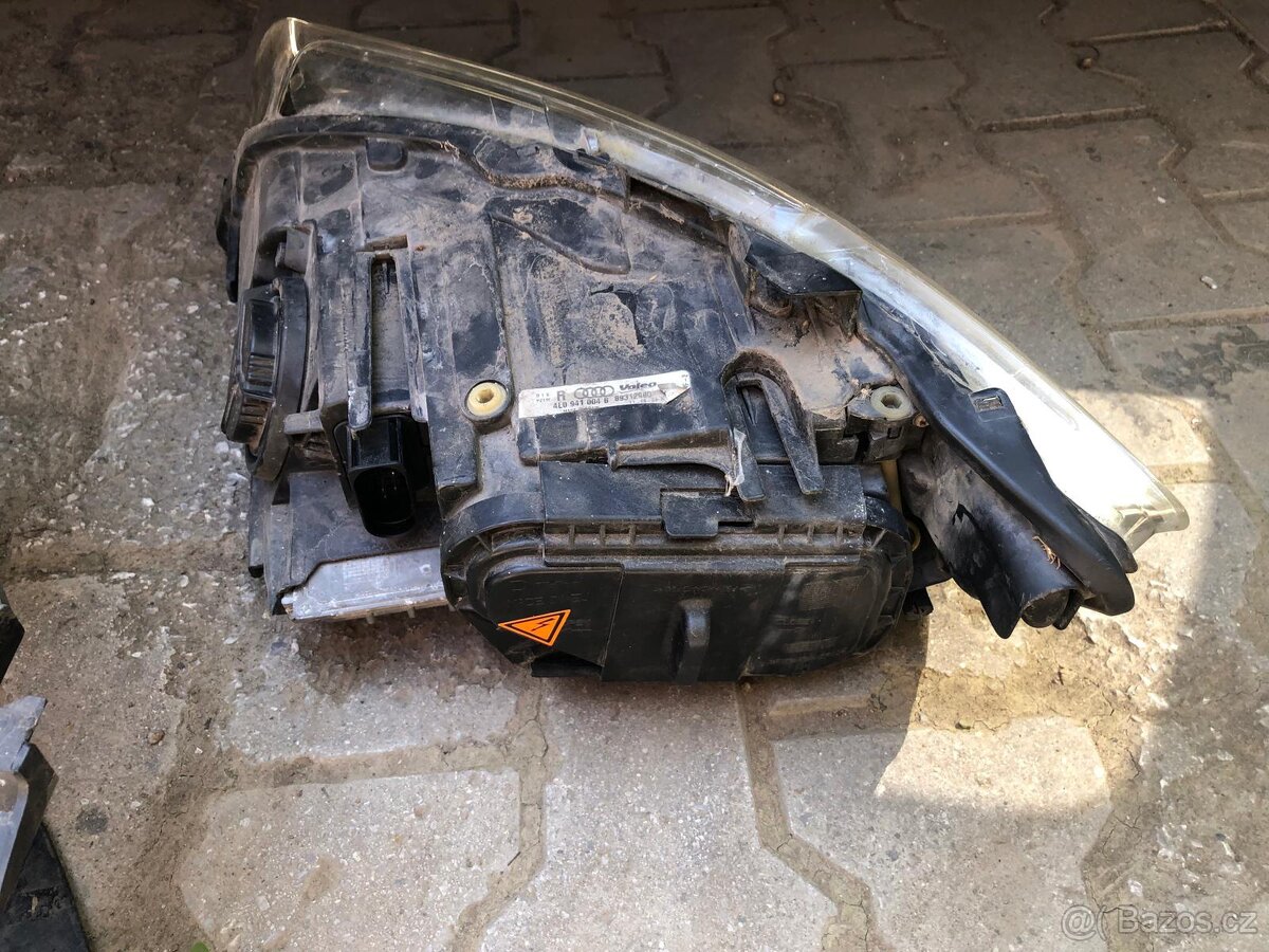 Predám pravý predný svetlomet Audi Q7 (4L) - 4