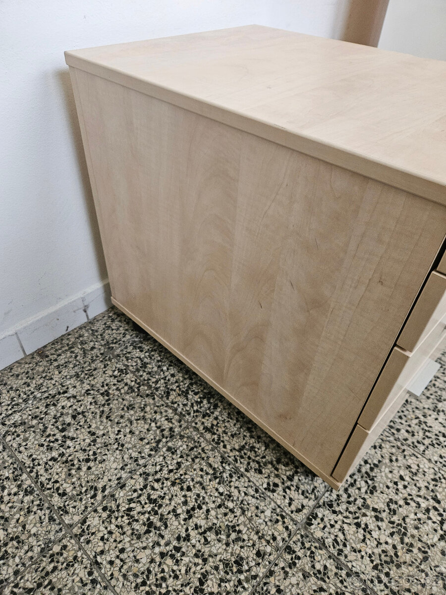 KANCELÁŘSKÝ KONTEJNER - 4