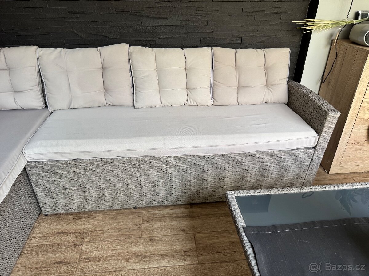 Venkovní zahradni sedačka a stůl - 4