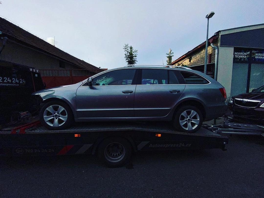 Veškeré náhradní díly Škoda Superb 2 kombi 2011 CFF LHD LF8L - 4