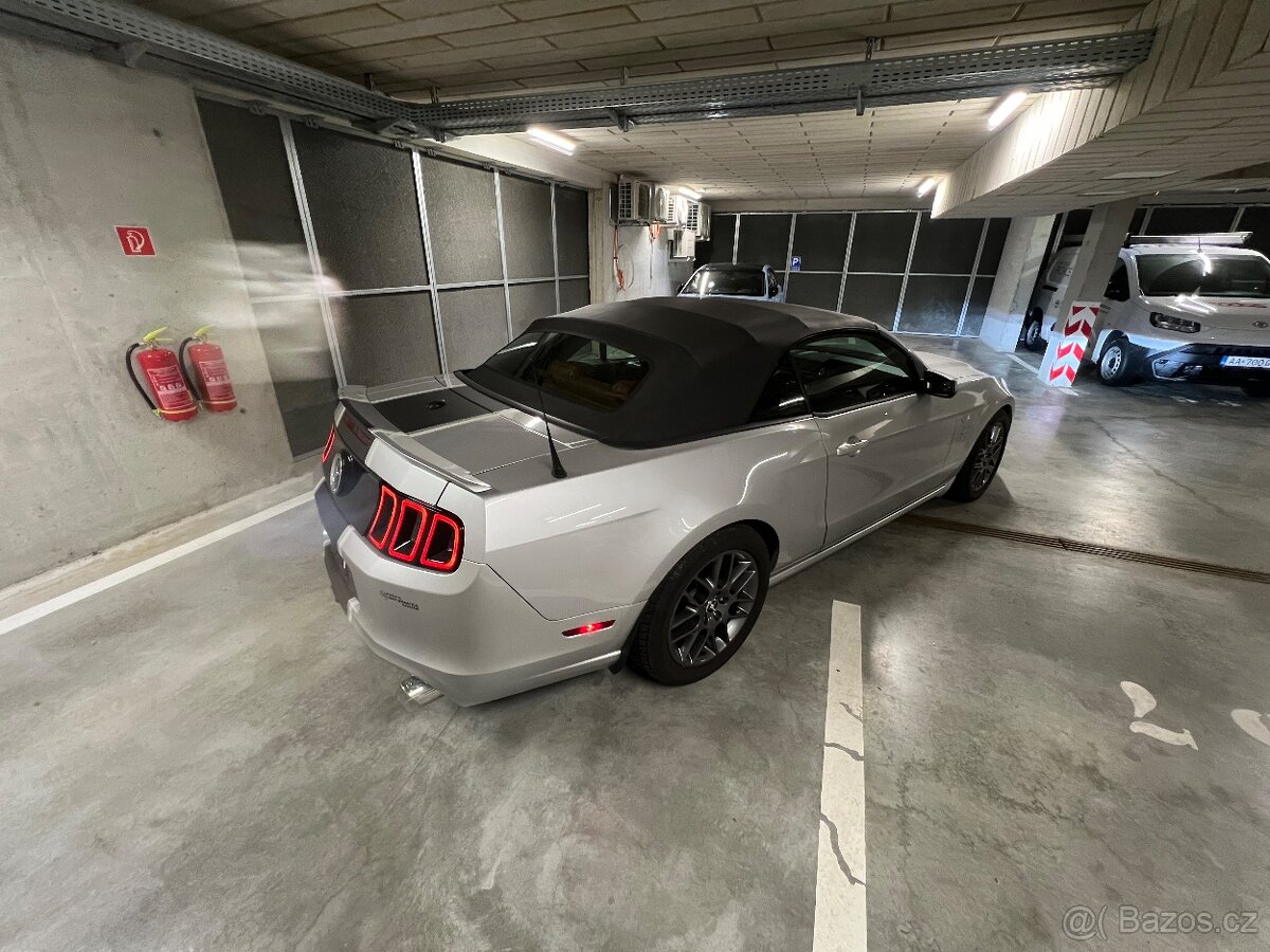 Ford MUSTANG 3.7 - 4