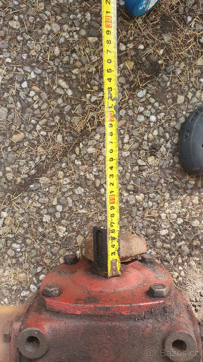 Úhlová převodovka rozvodovka / náhon z rozmetadla 1,6:1 - 4