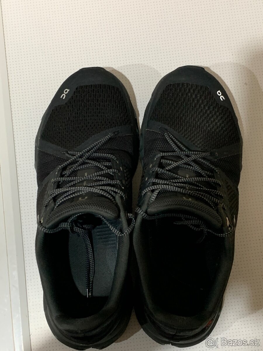 On Cloudstratus 44 Black Shadow - 4