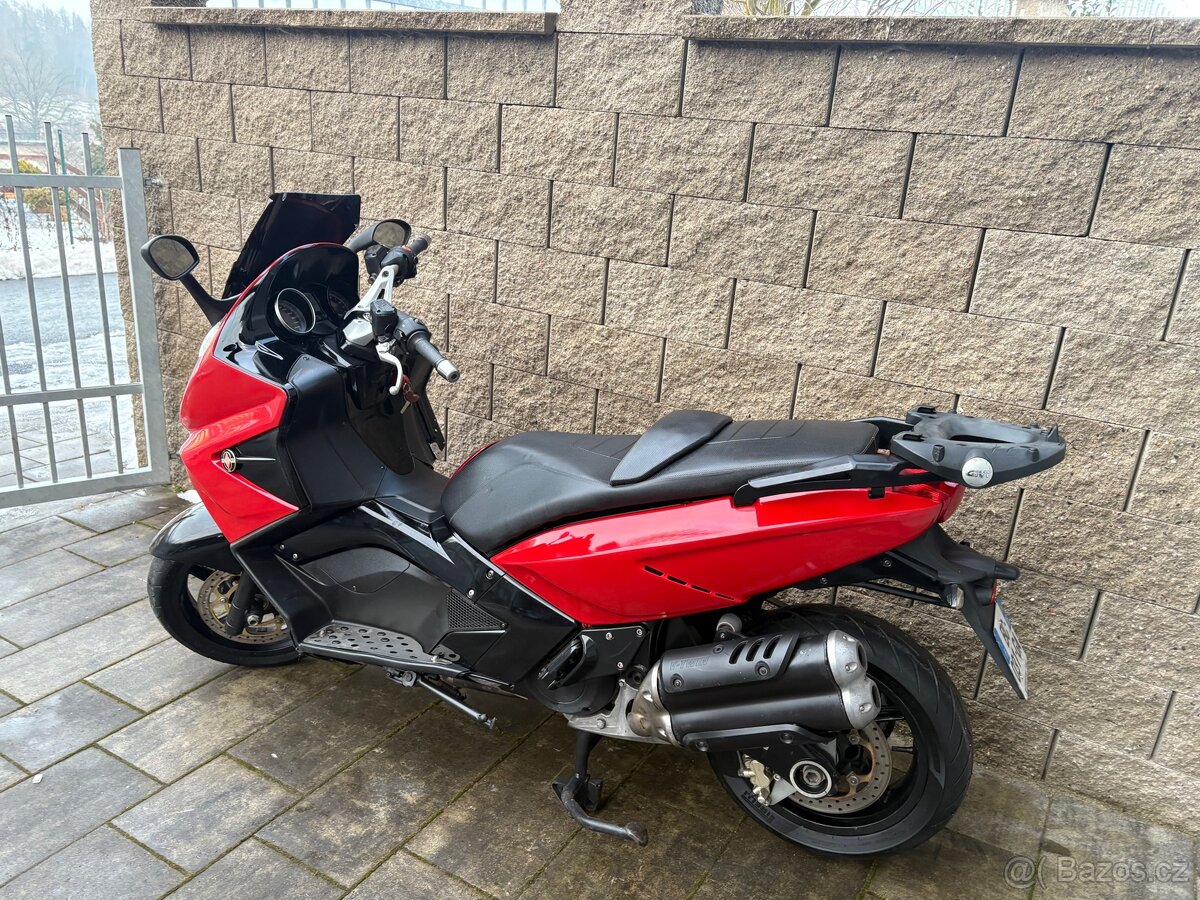 Gilera gp 800 2010 - 4