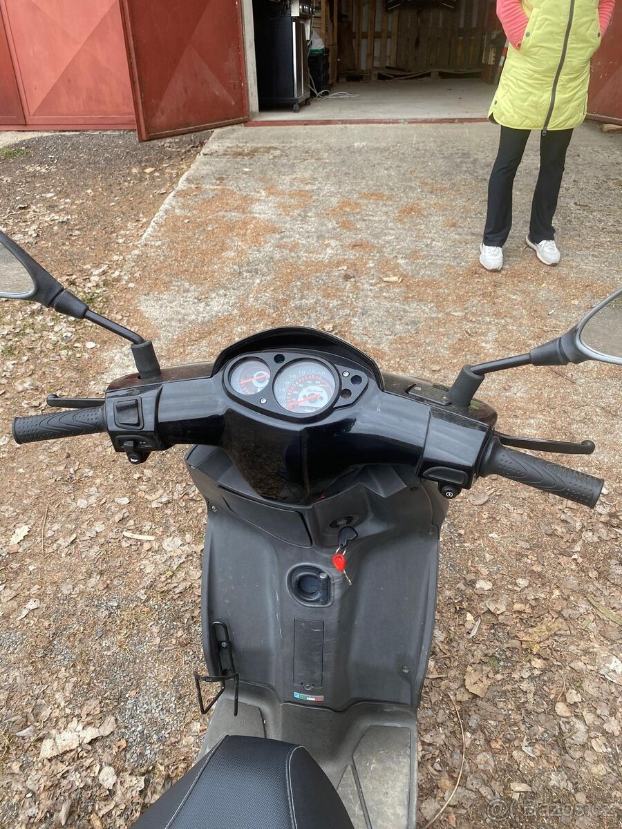 skůtr Piaggio - 4
