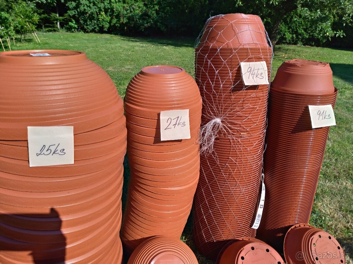 Plastové a terakot. květináče a pěstební misky typu žardinka - 4