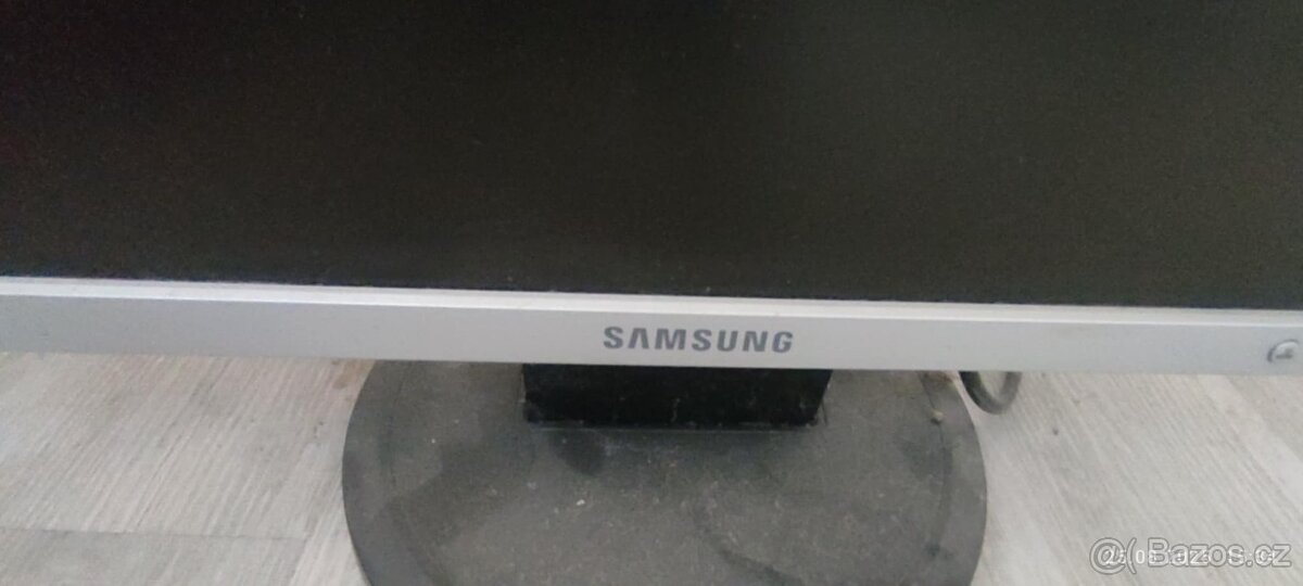 Prodam starsi ale funkcni monitory - 4