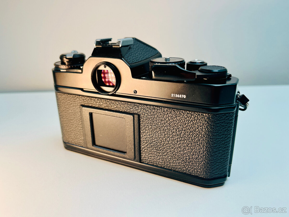 Nikon FE2 se základním objektivem AF Nikkor 50mm F1.8D - 4