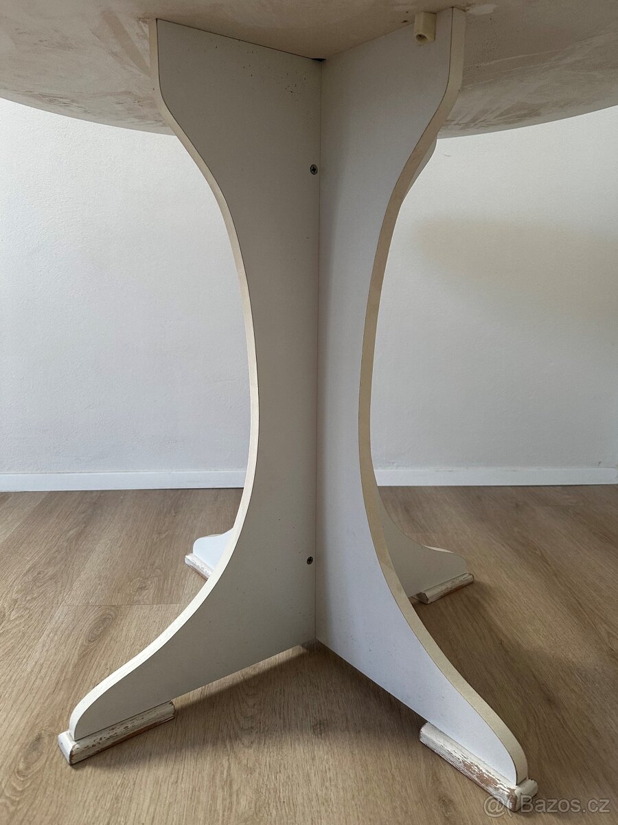 Bílý kulatý jídelní stůl - 4