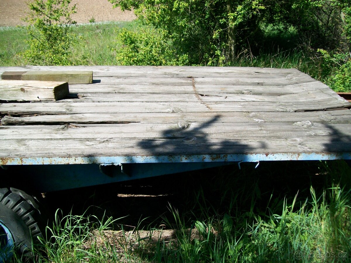 PRODÁM jednoosý plošinový robust. přívěs ( vlečku ) : - 4